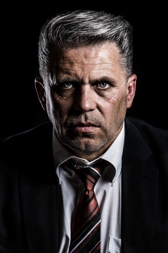 旦那の浮気を解決するためには弁護士か探偵どっちが効果的？