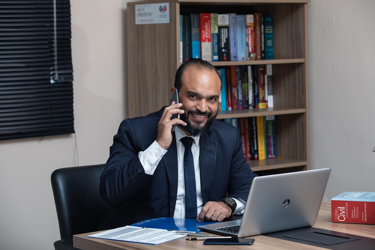 浮気の弁護士にかかる費用はどのくらい？