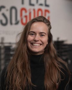 探偵による浮気調査には何人の人員が必要ですか？