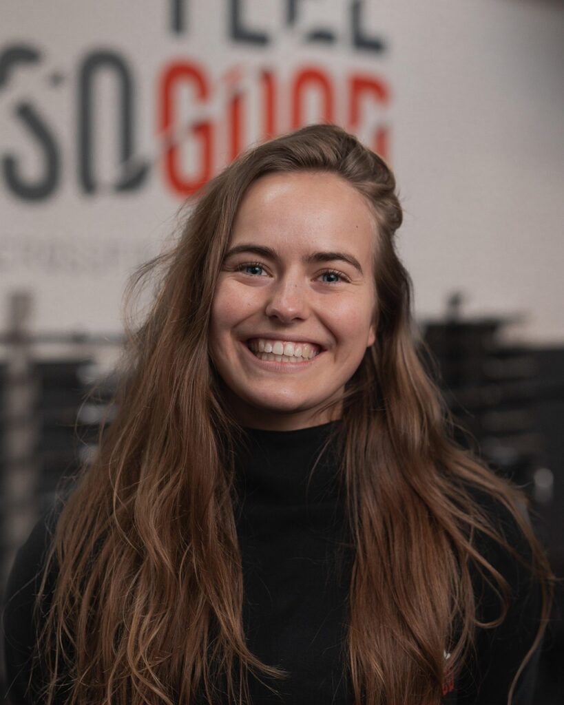 探偵による浮気調査には何人の人員が必要ですか？